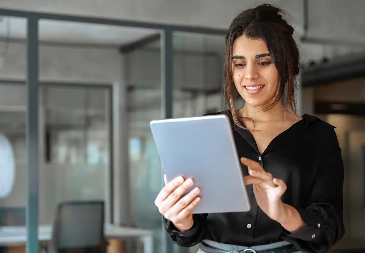 lady on tablet using Snipps rebate program