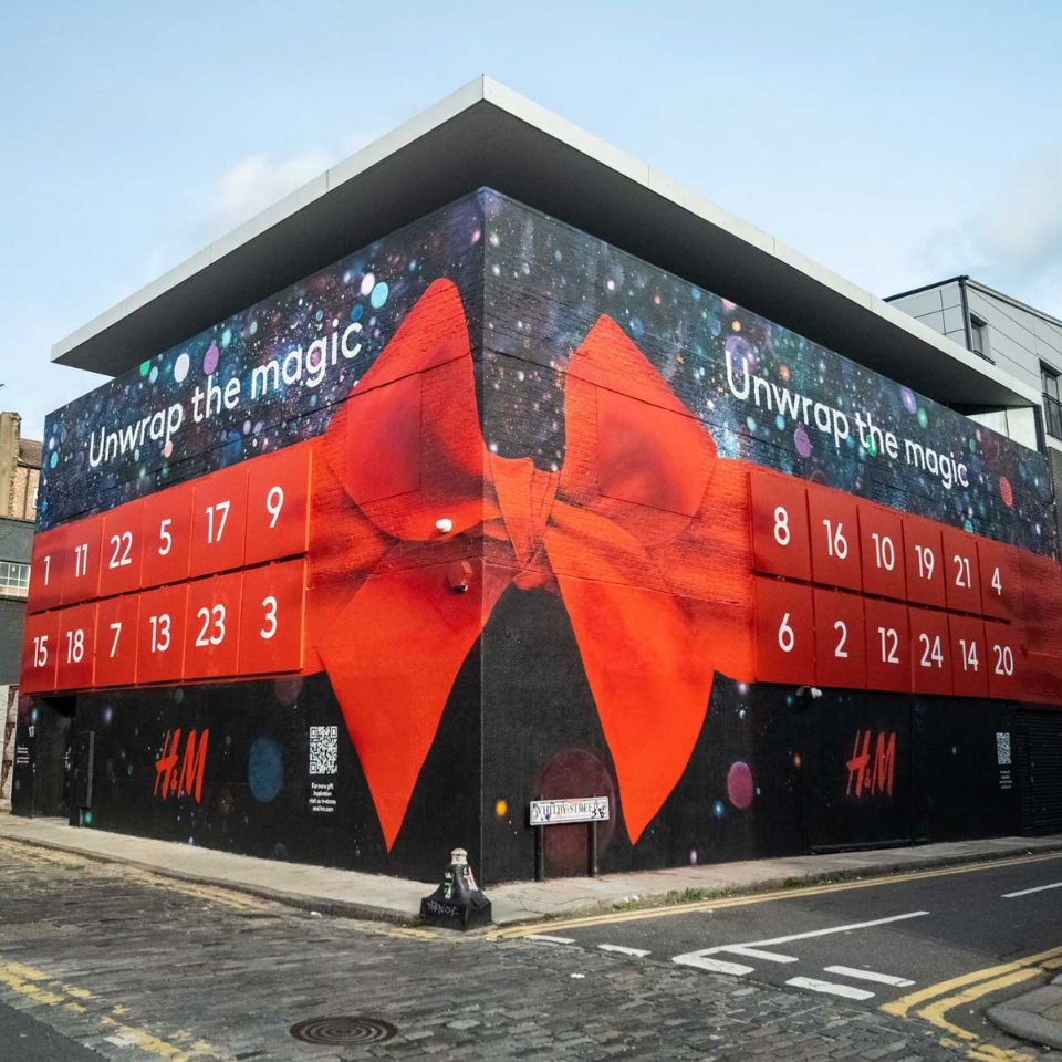 H&M UK’s OOH Advent Calendar